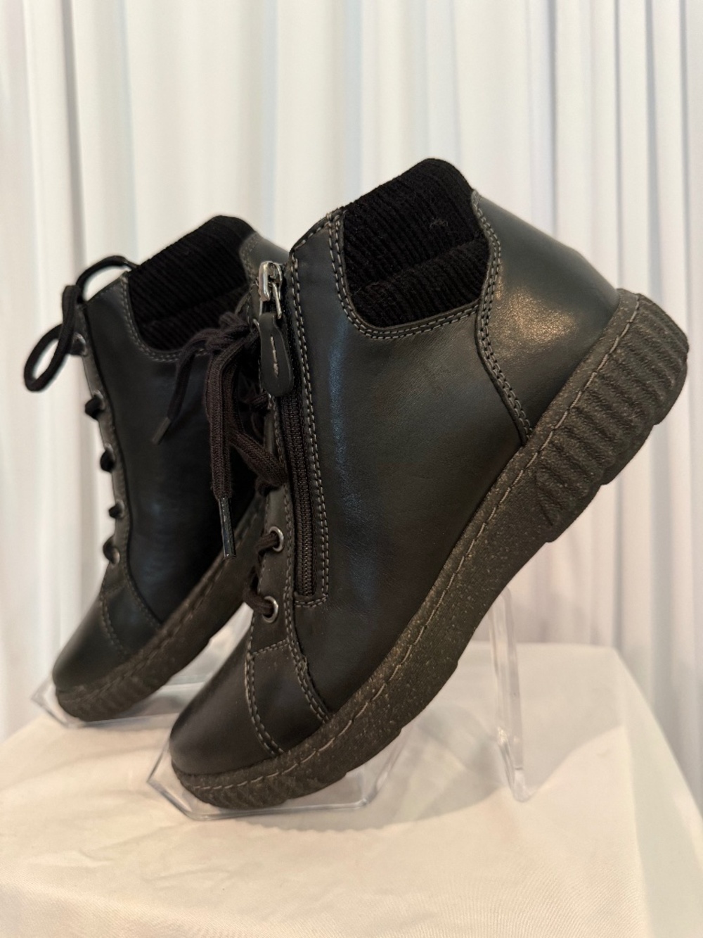 Clarks Caroline Park Black Leather Ankle Zip Up Boots Size 8M NWOB